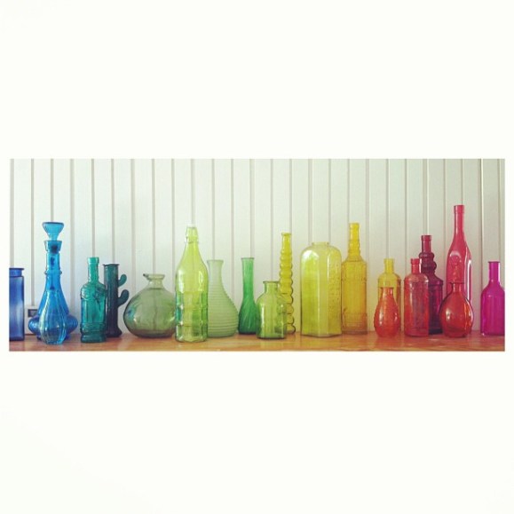 eyeheartprettythings+rainbow+pretty+coloredbottles+decor+house