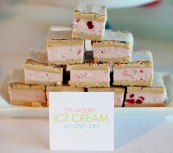 eyeheartprettythings-strawberry-ice-cream-sandwich